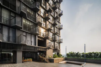 Cove Carstensz BSD Hotels in Cihuni