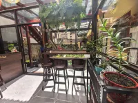 Zang Jinyue Lodge (Kangding Love Song Square Liuliu City Branch)