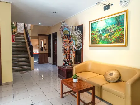 Miraa Guest House & Resto Отели рядом с достопримечательностью «Kampus FKIP UNMAS»