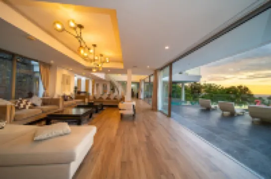 Seascape 6BR Prestige Villa Skyline Pool Maid&Chef