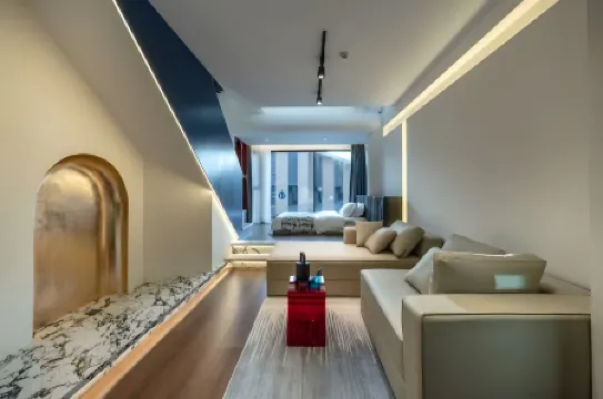 Shenmu Blue Island Resort Hotel (Sailimu Lake Scenic Area)