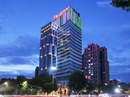 Vienna International Hotel (Changde College of Arts and Sciences Tobacco Factory) Отели рядом с достопримечательностью «Hunan University of Arts and Science (East to Changjiashan Community Health Service Station)»