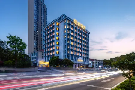 Yichang Hidden Hotel Отели рядом с Аэропорт Ичан