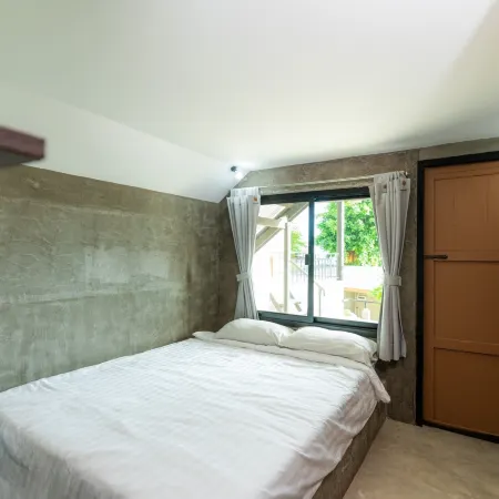 Sichang Marina Resort Отели рядом с достопримечательностью «Ко Си Чанг»