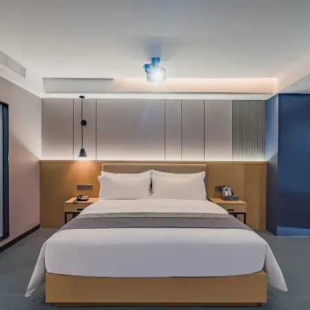 Yunji Smart Hotel (Huizhou Boluo Overseas Chinese Middle School, Rainbow Plaza Store)