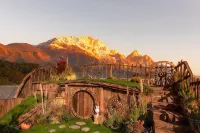 Yulong August Guanshanhai Light Luxury Homestay 백사고진(바이사구전) 주변 호텔