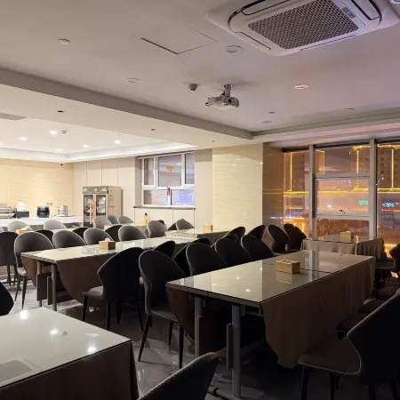 Yingyue Hotel