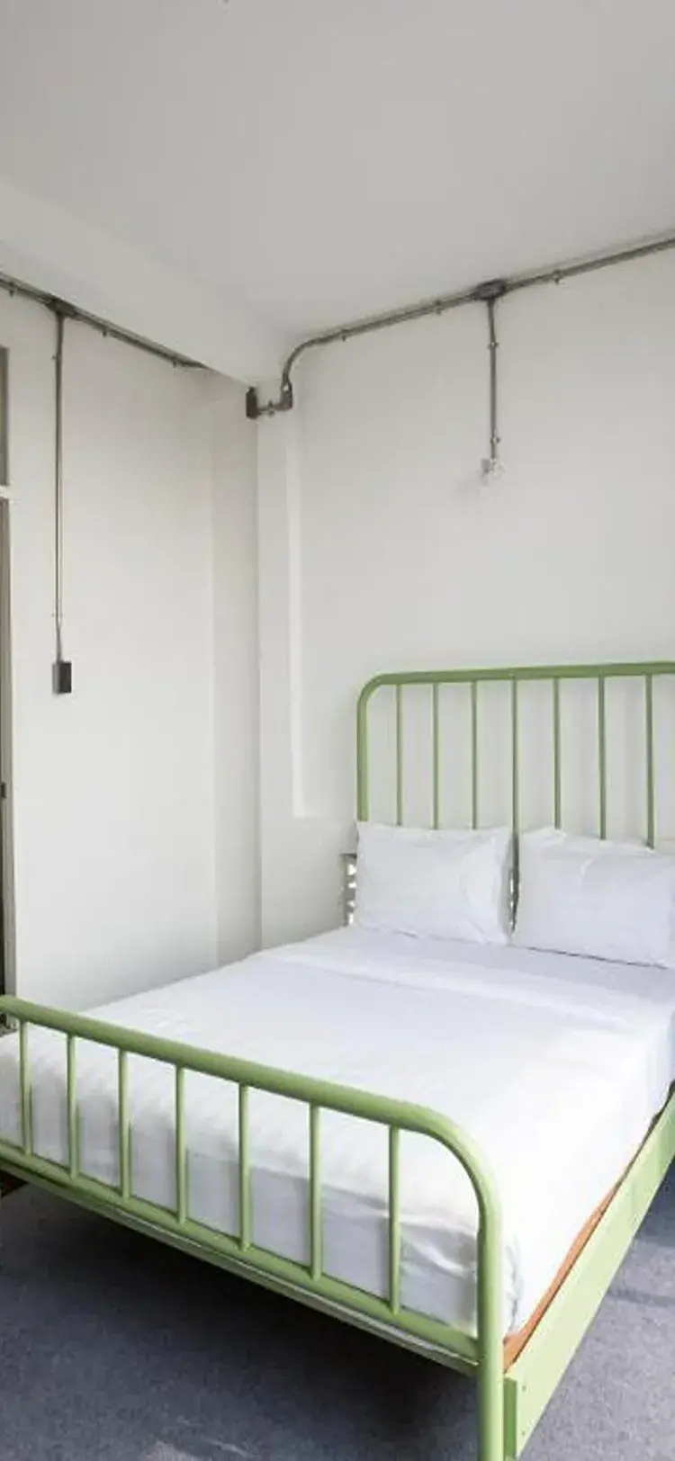ห้องเตียงใหญ่ พร้อมระเบียง