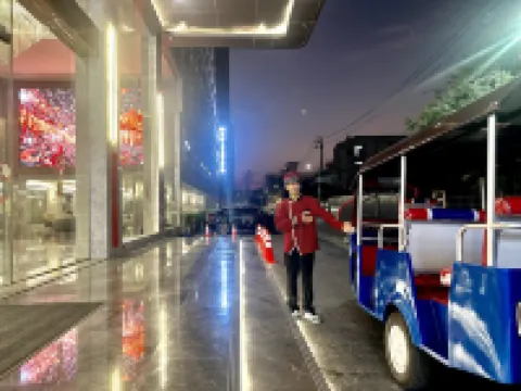 Marquis Hotel & serviced apartment Hotels near Bueng Kum