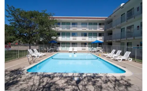 Motel 6 Roseville, MN - Minneapolis North - Pet friendly
