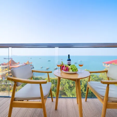 Beihai Yihai Qingcheng Seaview Hotel (Old Street Underwater World Shop) Отели рядом с достопримечательностью «Пляж Силвер»