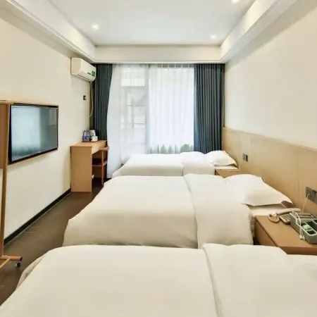 Pinjia Hotel (Yichun No.1 High School Second People's Hospital)