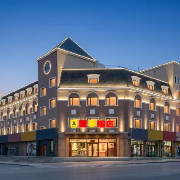 Super 8 Hotel (Zhangjiakou Celebration Plaza Hotel) Hotels near Resort Cuiyunshan