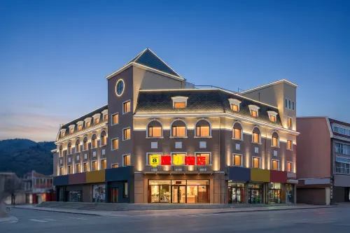 Super 8 Hotel (Zhangjiakou Celebration Plaza Hotel)