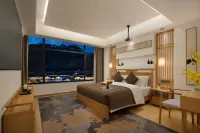 Fenghuang Huihua Holiday Fashion Hotel