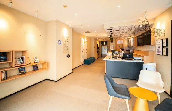 璟江商旅酒店（句容中央廣場店）