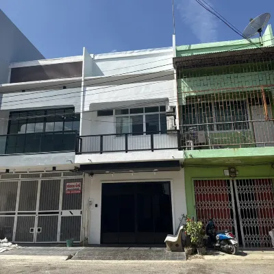 O Pha Suk House (LeeGardens Plaza Hatyai) 5 mins