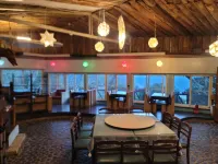 Qingjing Hefengli Lakeside Bistro - ที่มีบาร์