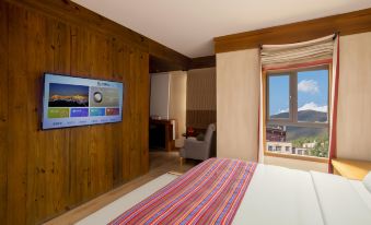 Shangri-La Feifan Tibetan Boutique Hotel