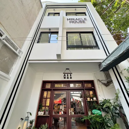 Miracle Boutique Hotel - Near Tan Dinh Church Отели рядом с достопримечательностью «Институт Пастера»