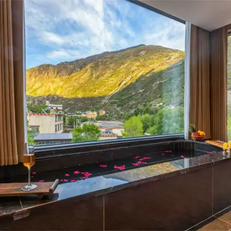 YuShi Low-Altitude Mountain View Resort & Manor