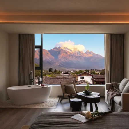 Baisha Snow Hidden Cloud Nest · Snoweye | 360° Snow Mountain View Smart Boutique Hotel