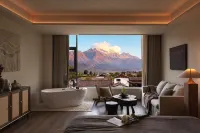 Baisha Snow Hidden Cloud Nest · Snoweye | 360° Snow Mountain View Smart Boutique Hotel - Rooftop Pools