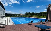 Luyin Yayue Resort Hotel - Rooftop Pools