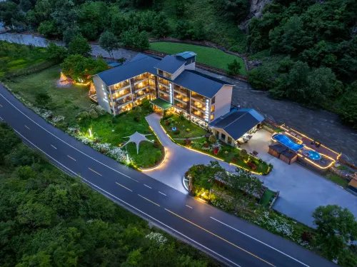 Xiaoyue Qinglan Garden Private Hot Spring Hotel (Lixiao Road Branch, Bipenggou Scenic Area) - 3-Star