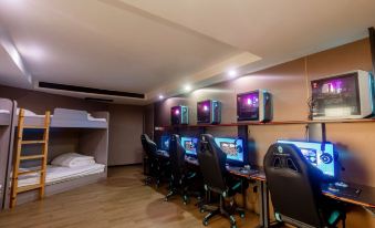 Leishen E-Sports Hotel · Ji'an Railway Station