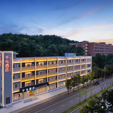 Guiyang Qianyu Design Hotel (Longdongbao International Airport Jianlongdong Subway Station)