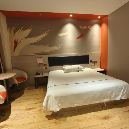 Home Inn Huaxuan Collection Hotel (Jingjiang Bus Station)