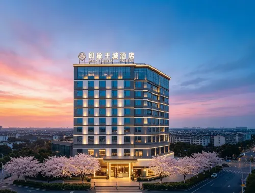 Meet Luck Hotel – West/East Alleys & Elephant Trunk Hill - Mountain view