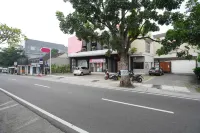 Dzawani Syariah Rajawali Near Pakuwon Mall RedPartner - Hostels
