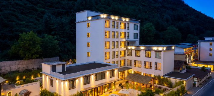 Kangding Tingshan Hot Spring Homestay Hotele w: Kangding