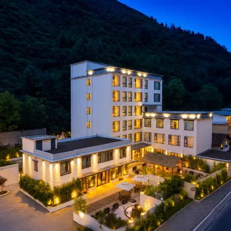 Kangding Tingshan Hot Spring Homestay