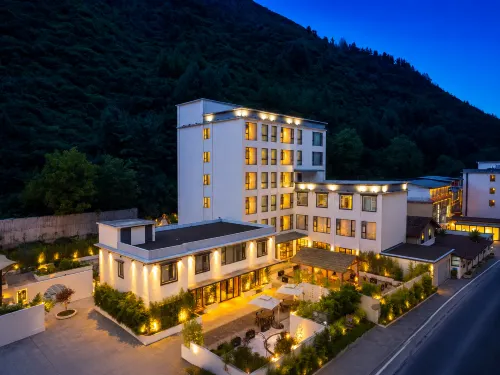 Kangding Tingshan Hot Spring Homestay - Romantic