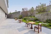 Shanbian Hot Spring Hotel (Wanfenglin) - Airport Shuttle