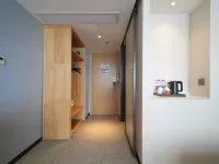 Yuyue E-Sports Hotel (Anqing Wuyue Plaza) - parking