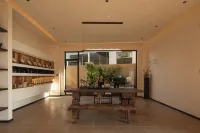 MountainTrip · Sea of Clouds & Tea Forest | Secluded Luxury Nature Retreat (Jingmai Mountain) - parking