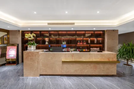 Huajing International Hotel (Xixian Ancient City West Gate) Отели рядом с достопримечательностью «Da Pi Mountain Scenic Area»