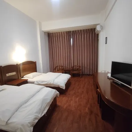 Longling Longhui Hotel