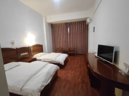 Longling Longhui Hotel