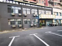Waltz Hotel