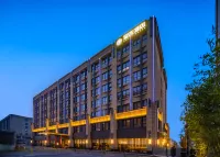 Lucky Hotel Hotels near Xi'an Railway Vocational and Technical College (New Campus)