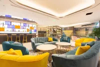 Manyue Cinema Apartment (Nanjing South Railway Station) - Condos
