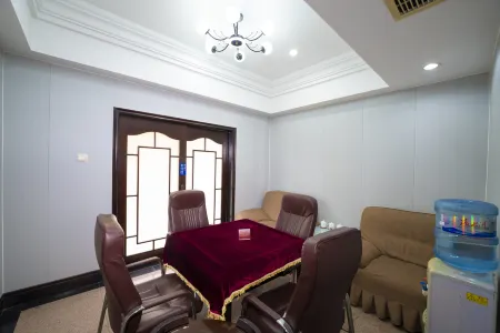 Huadu International Hotel Отели рядом с достопримечательностью «Hunan University of Science and Technology Gymnasium»