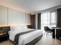 Cascade Hotel Hotels near Thonburi