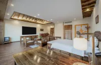La Garry Snow Dragon Manor Resort Hotell i 
