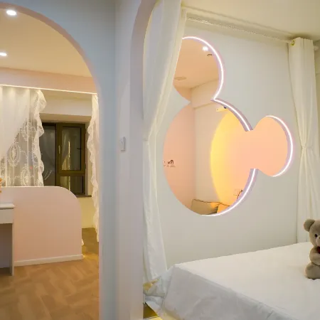 Memories of Light Luxury Internet Celebrity Movie Watching Homestay